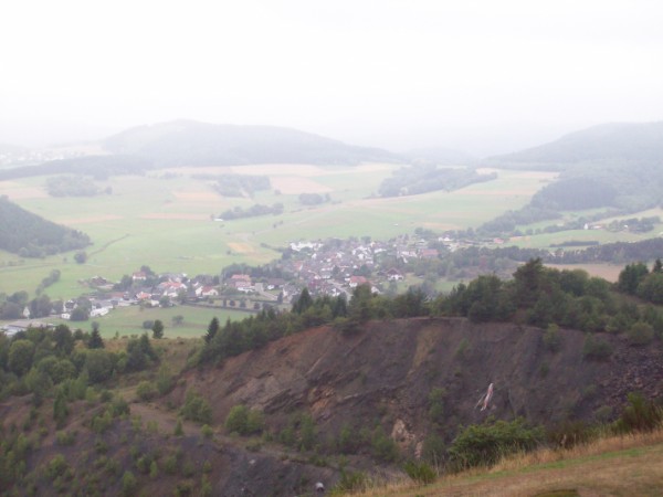 Aussichtspunkt Oberdieten - Achenbach, schade, bei gutem Wetter wurde uns ein Ausblick bis in den Westerwald vorausgesagt! Aussichtspunkt Oberdieten - Achtenbach, schade, bei gutem Wetter wurde uns ein Ausblick bis in den Westerwald vorausgesagt!