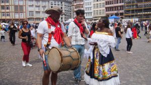 Wie immer ist die Welt in Frankfurt zu Gast, an diesem Wochenende war es die "Parade der Kulturen"